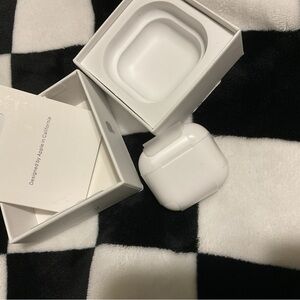 Apple AirPods generation 4w.ith Charging Case